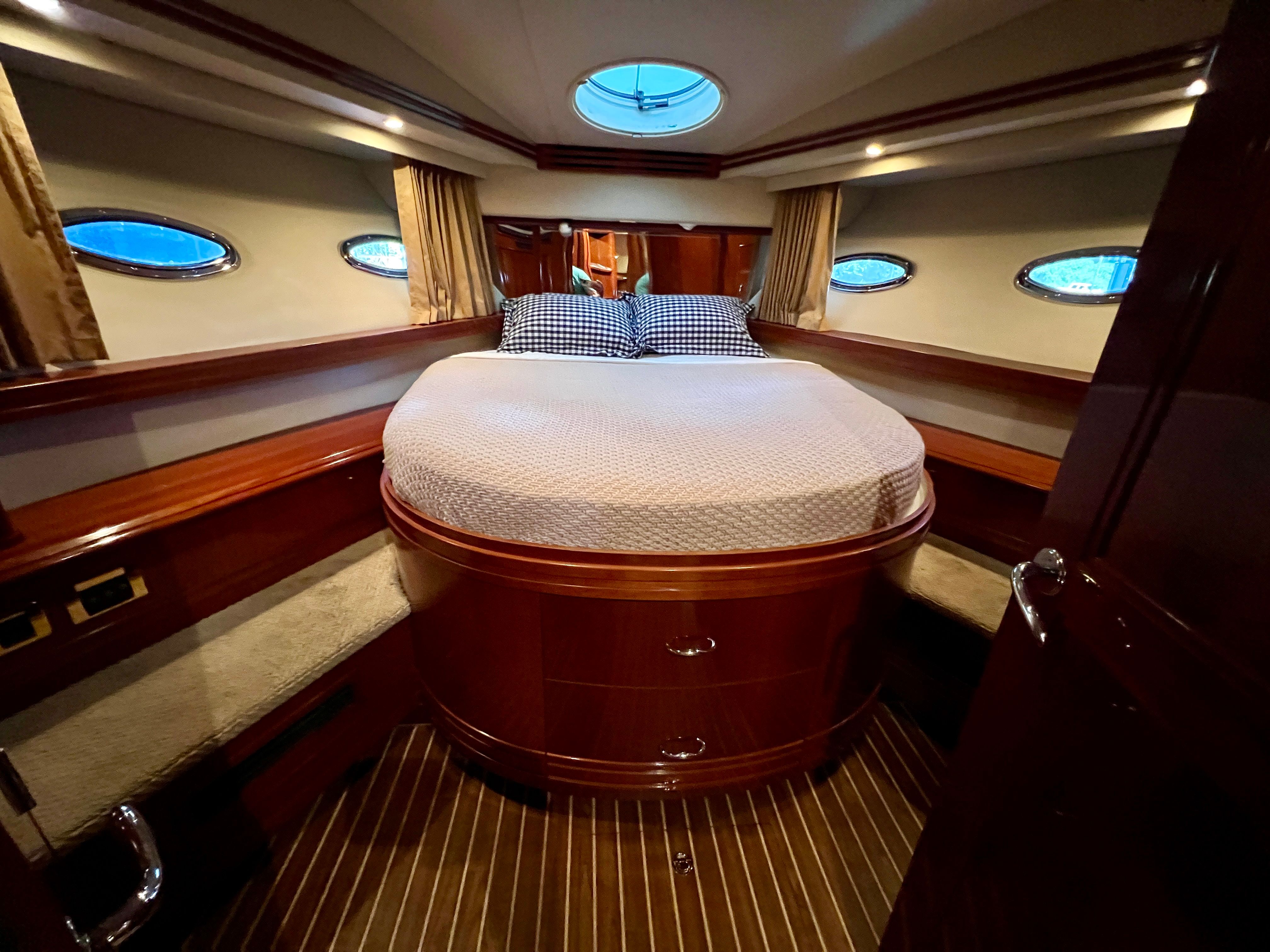 Luxurious cabin of Carver 560 Voyager Sky yacht, year 2005.