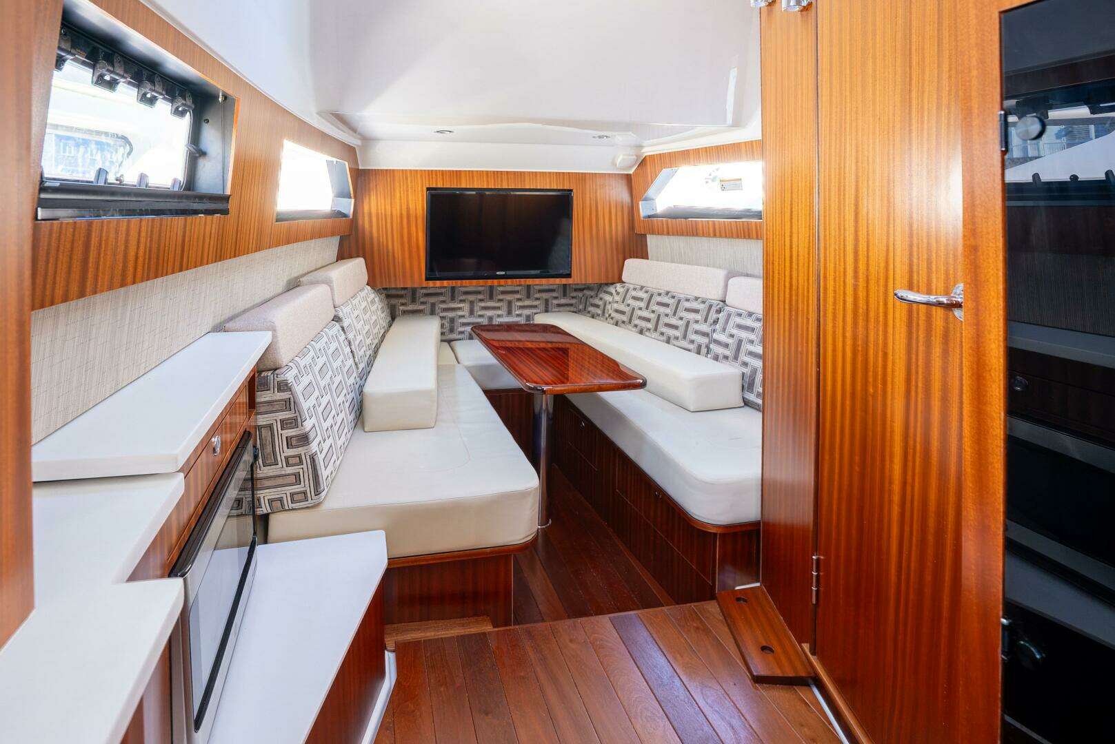 2023 Pursuit S428 - Image 29