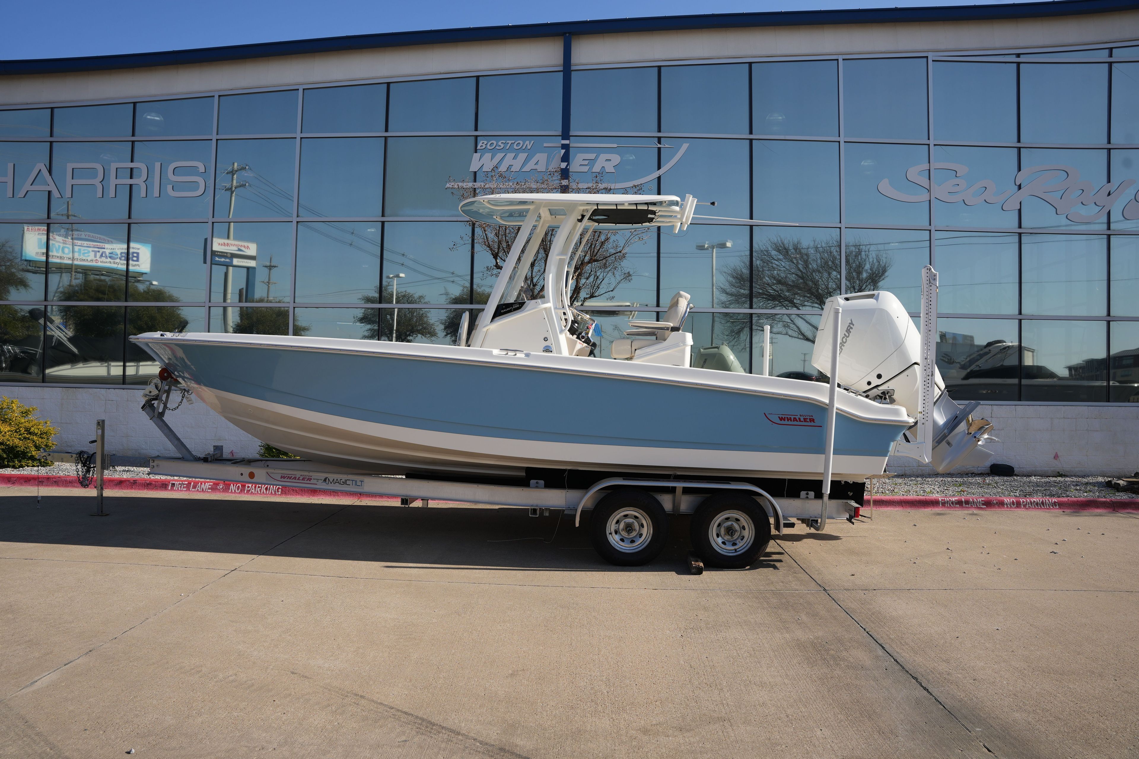 2026 Boston Whaler 250 Dauntless