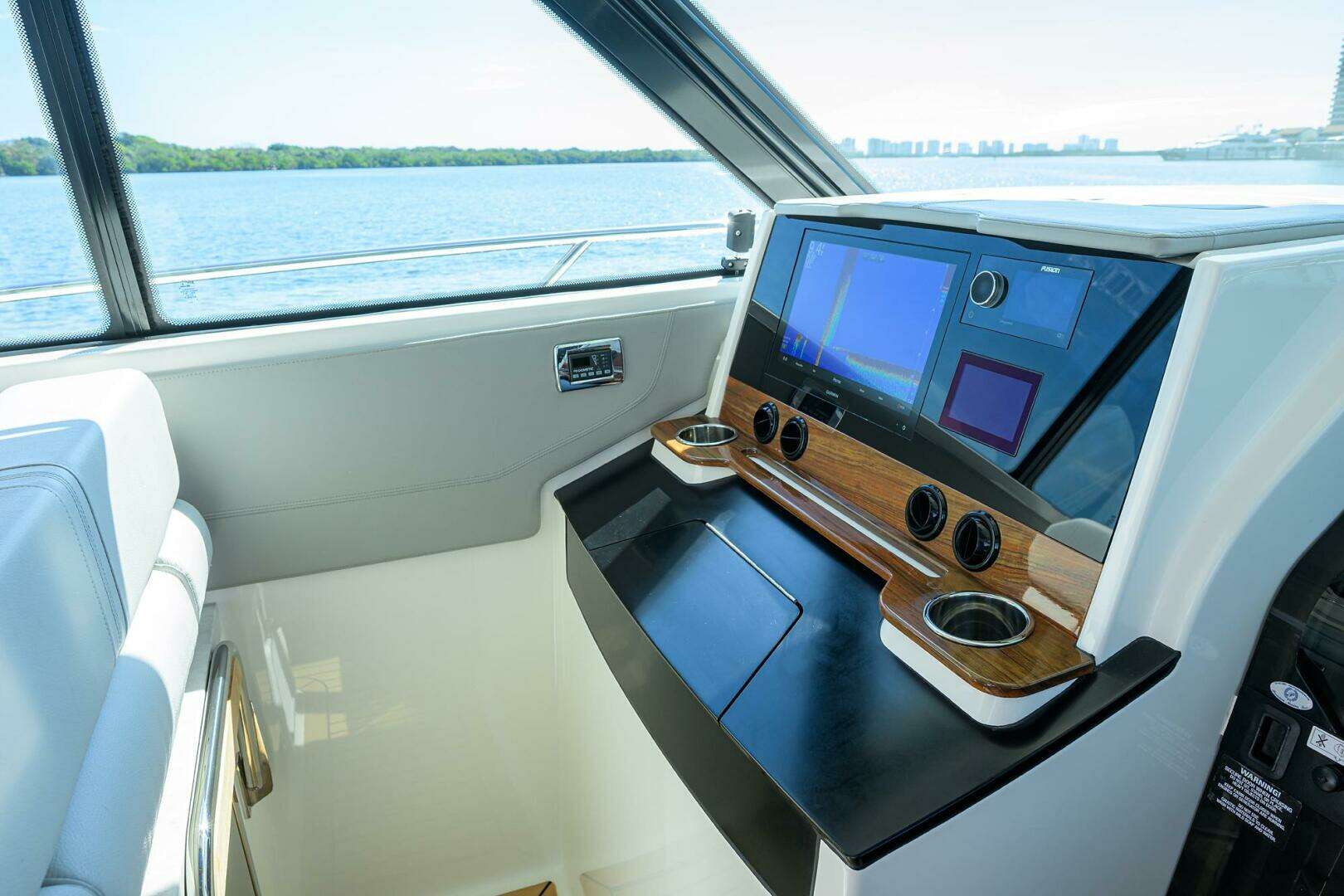 2022 Tiara Yachts 43 LE - Image 13