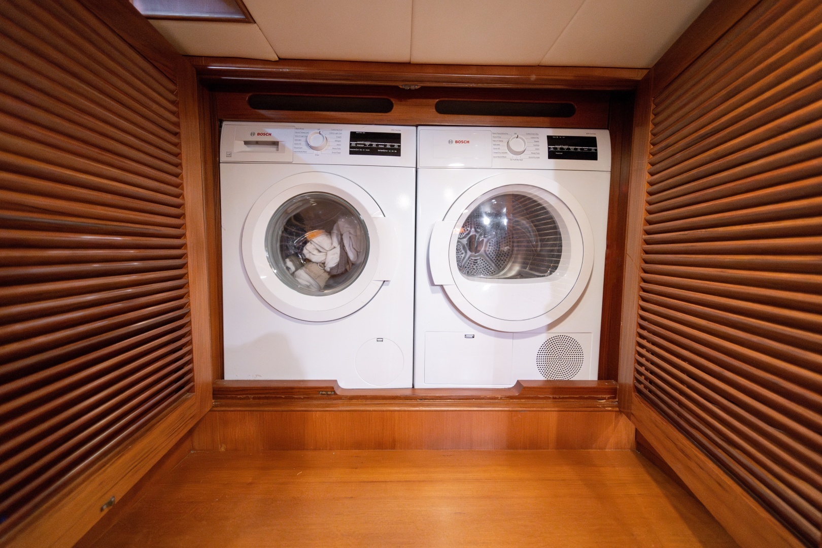 2003 Marlow Explorer 65C - Image 27