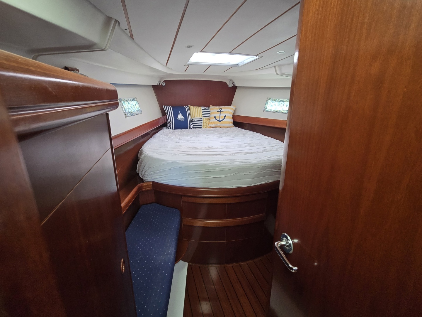 2004 Beneteau 423 - Image 47