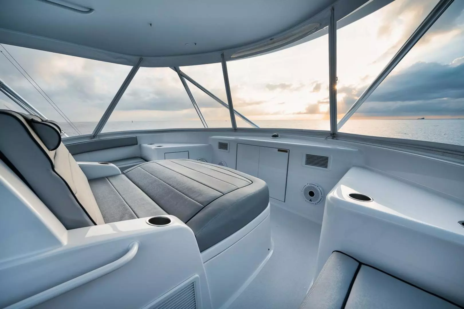 2020 Hatteras Convertible GT59 - Image 28
