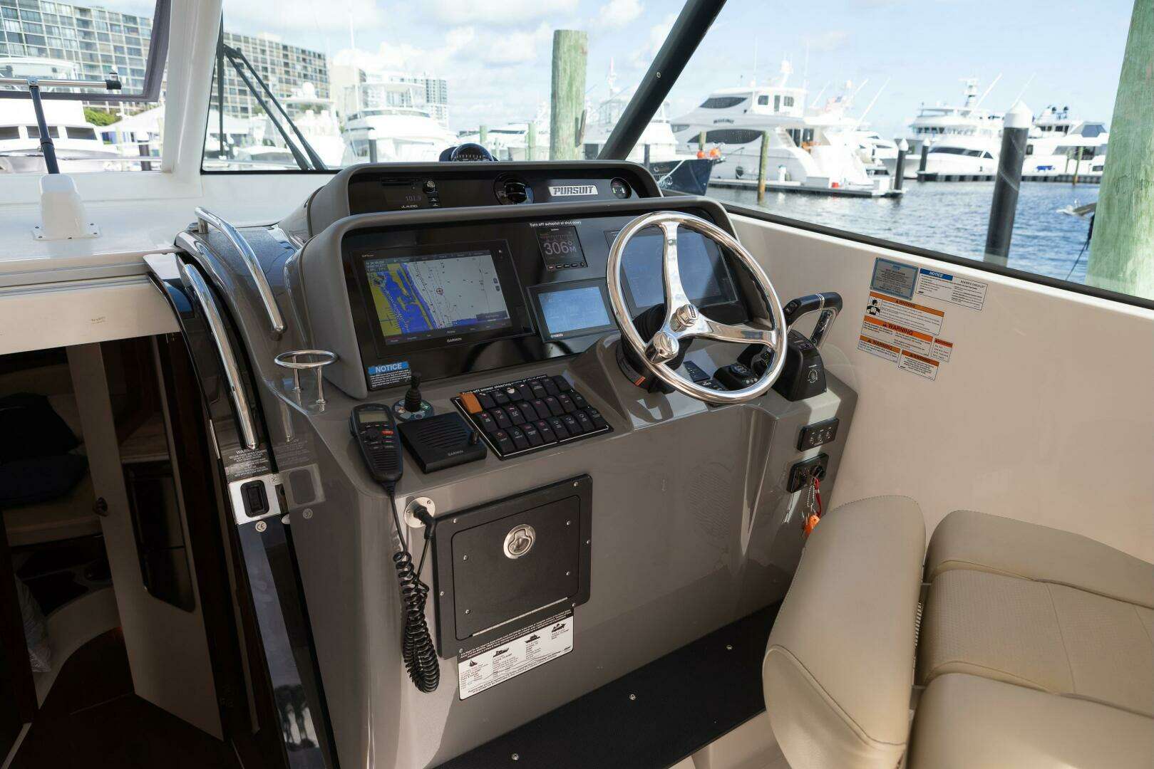 2018 Pursuit OS 385 - Image 15