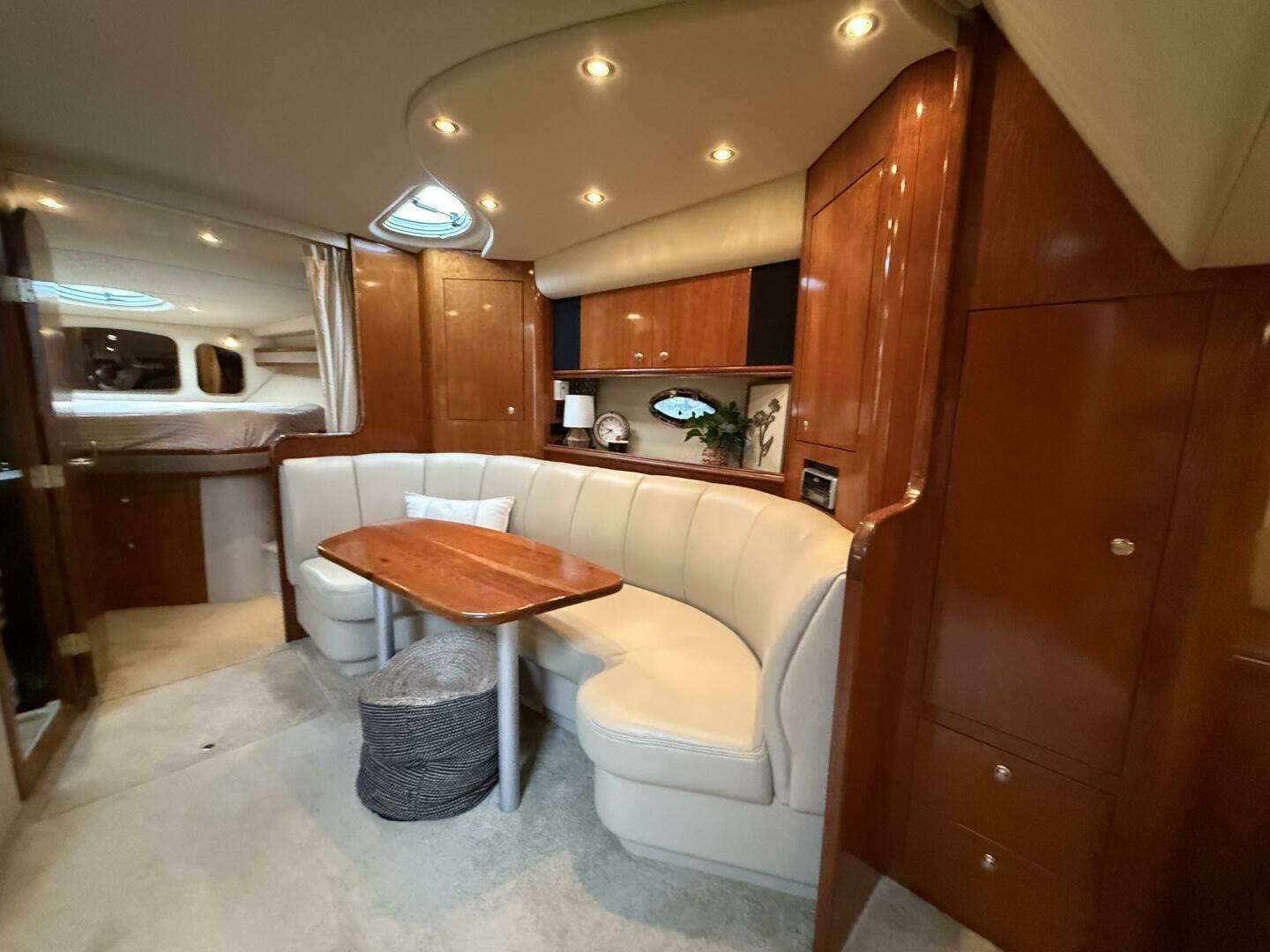 2004 Cruisers 370 Express - Image 28