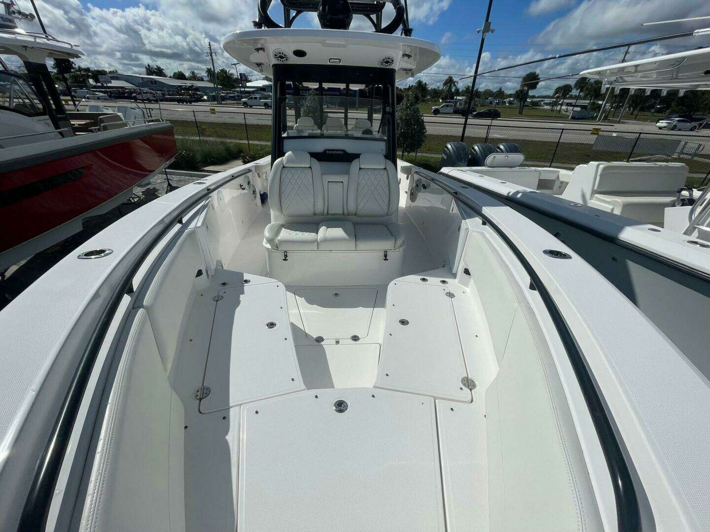 2022 Everglades 335 Center Console - Image 16