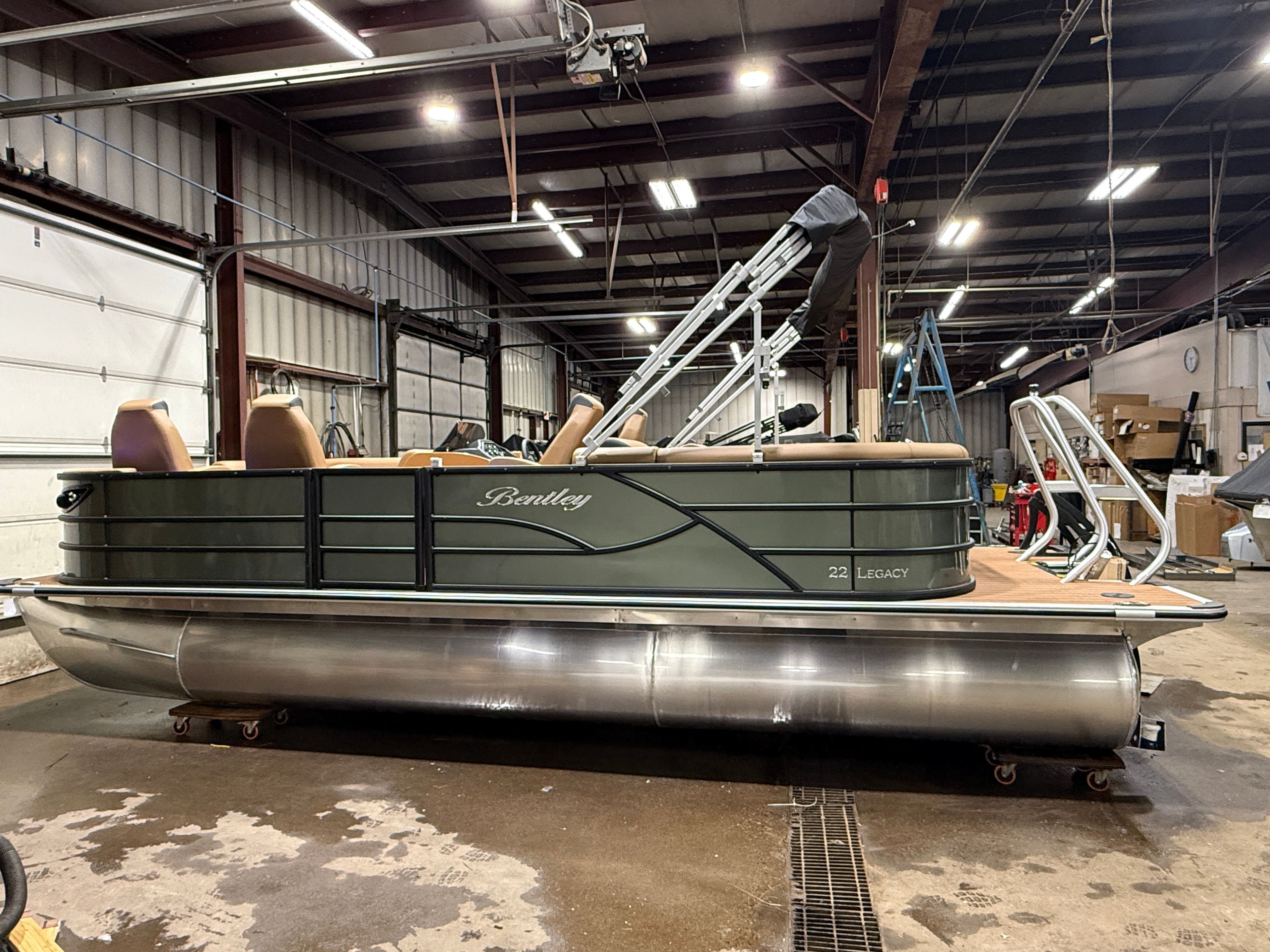 2026 Bentley Pontoons Legacy 223 Navigator DL Quad Lounge Tritoon & Honda 4-Stroke EFI - 48