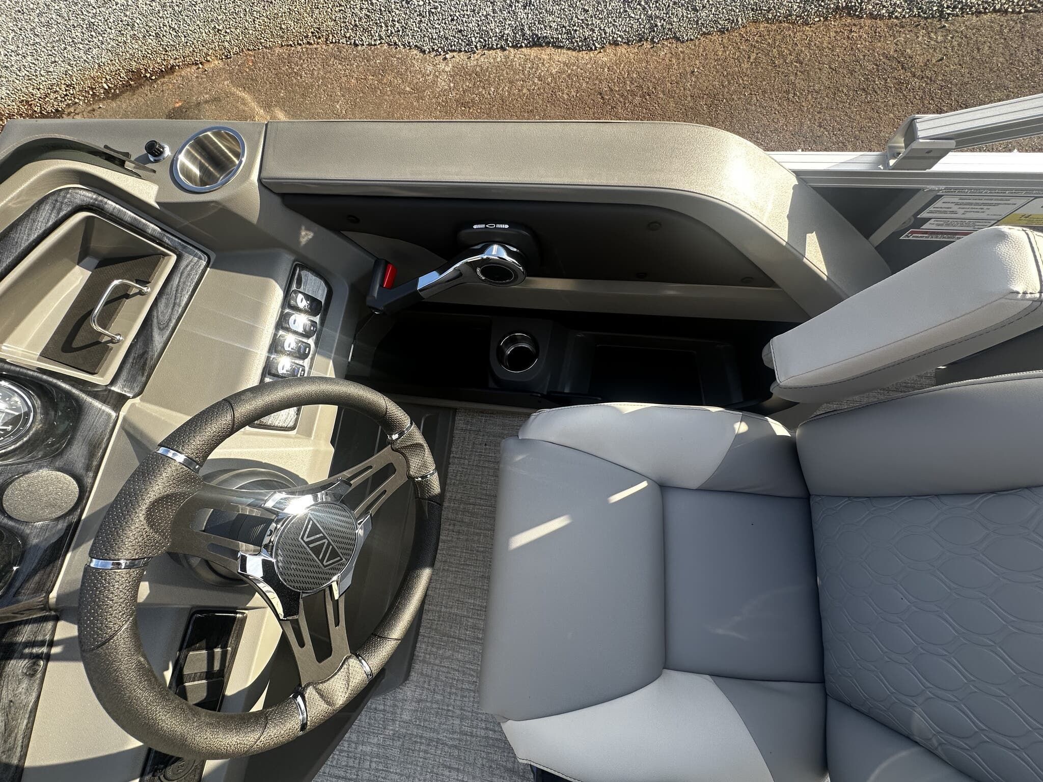2026 Avalon LSZ 23 QUAD LOUNGER-TRITOON-175HP - 10