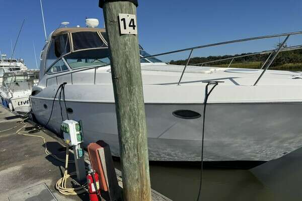 2003 Cruisers Yachts 3772