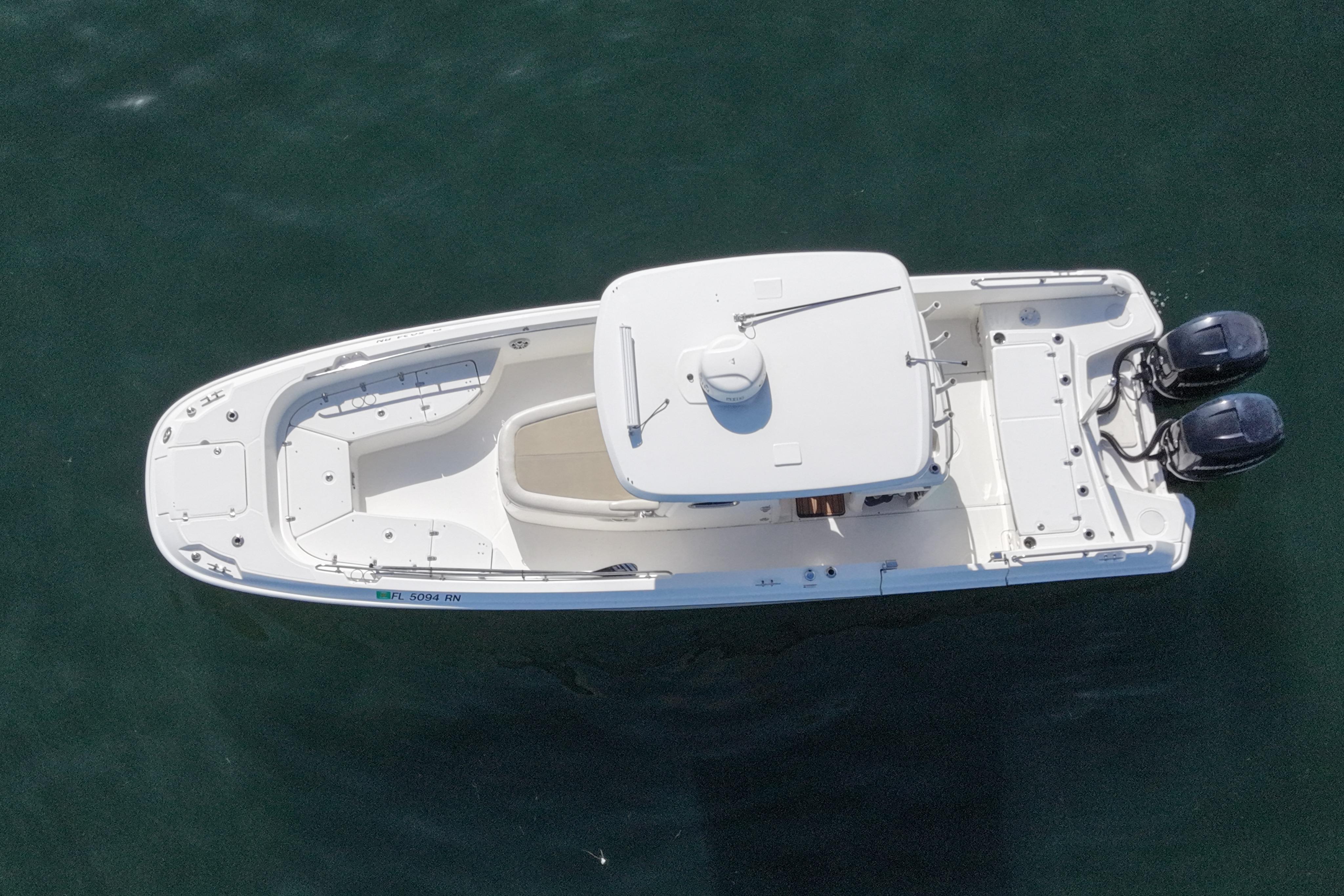 Aerial view of 2018 Boston Whaler 270 Dauntless boat on water.