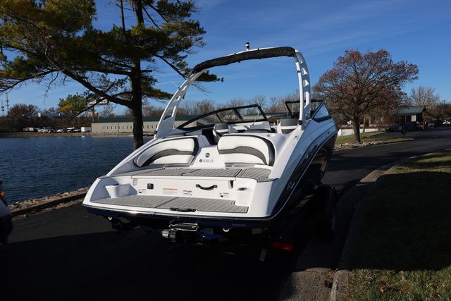 2026 Yamaha Boats 195 S BOTH COLOR AVAILABLE - 9