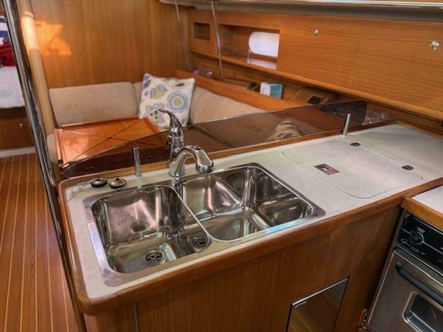 2012 Catalina 355 - Image 42