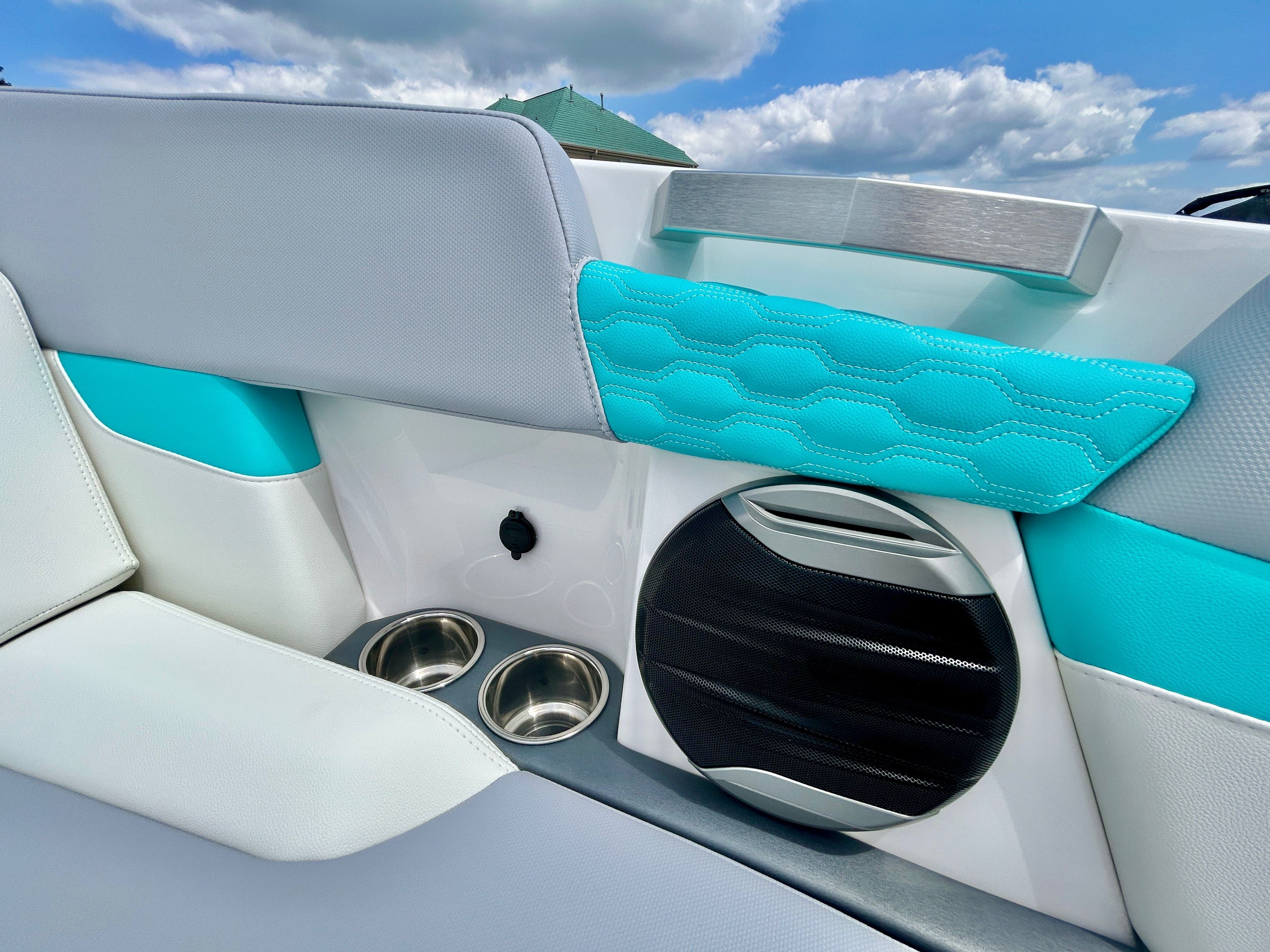 2026 MasterCraft XT22 - 23