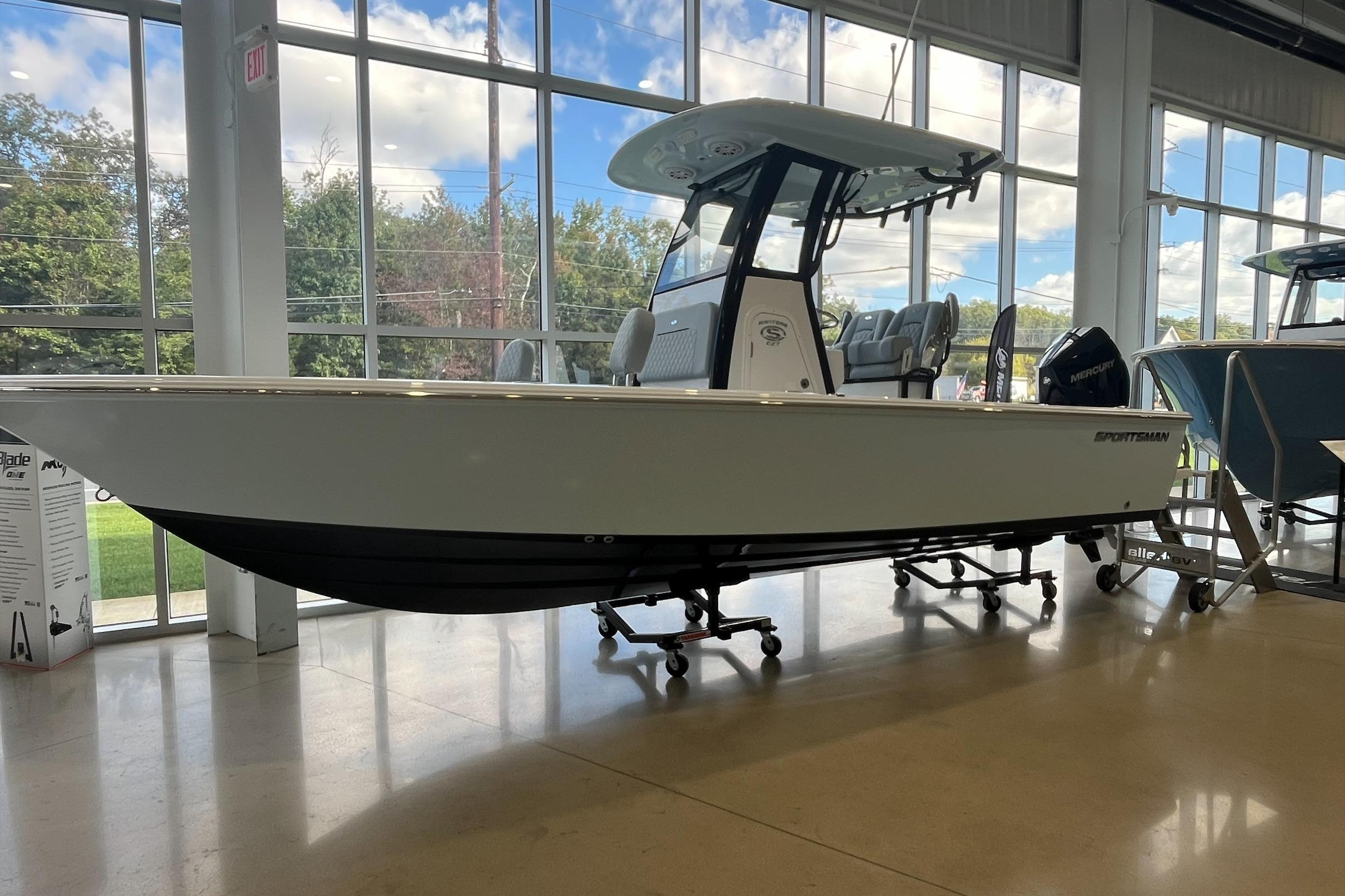 2026 Sportsman Masters 227 Bay Boat