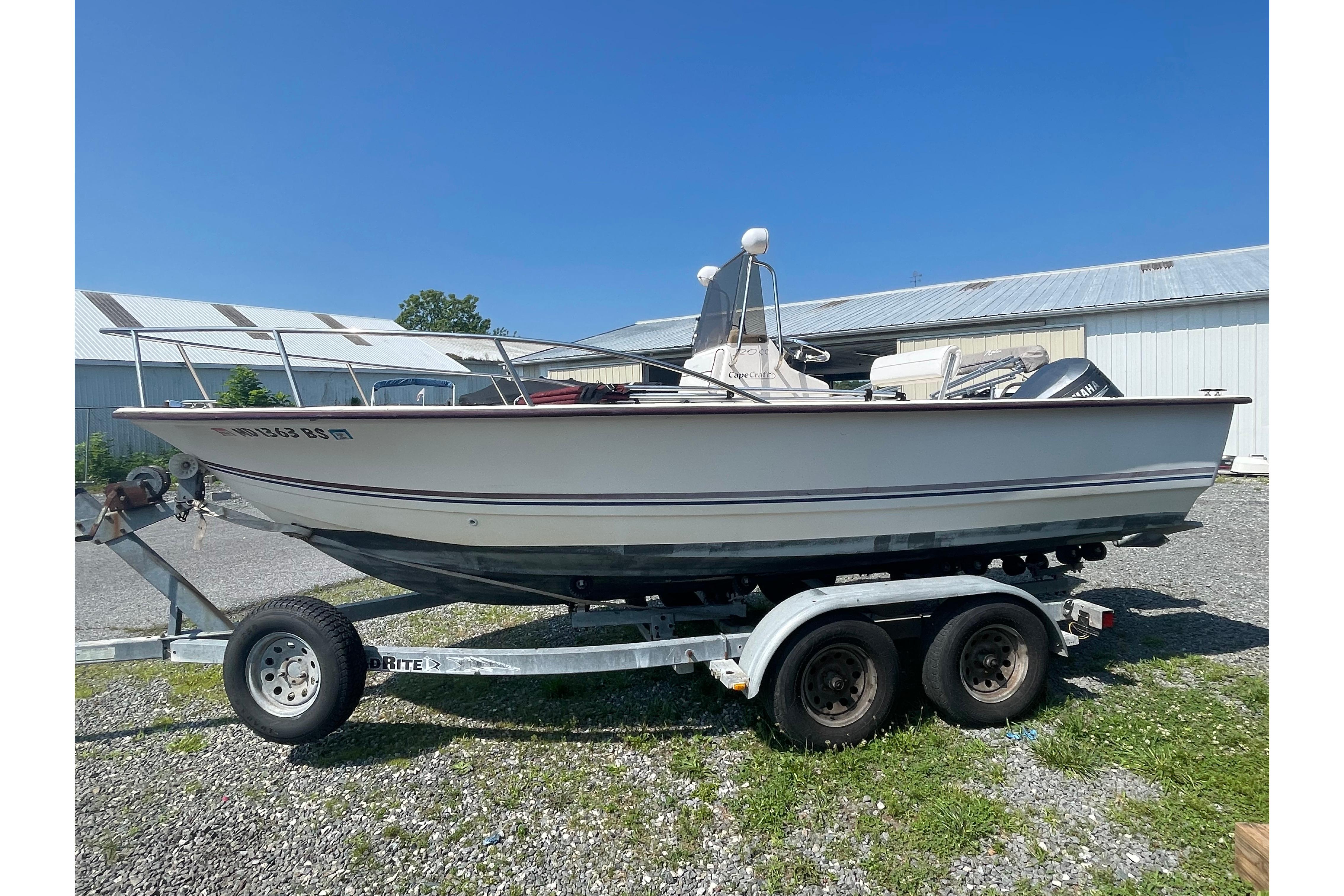 2004 Cape Craft 20 Center Console