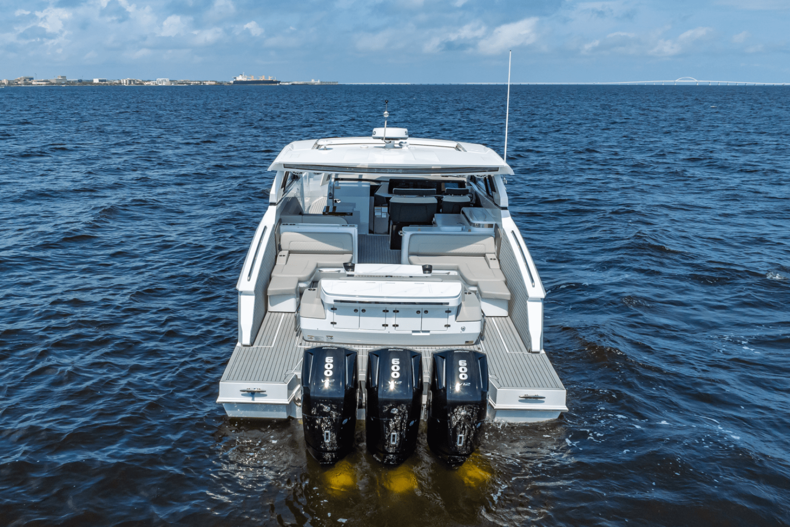2025 Cruisers Yachts 50 GLS - Image 12
