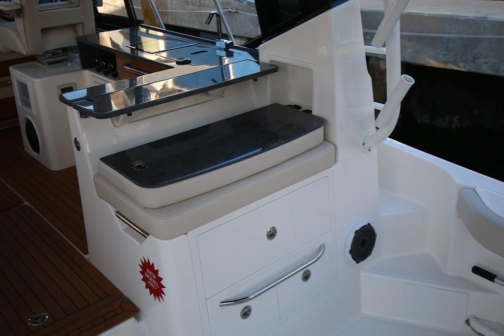 2023-Boston-Whaler-405-Conquest-MarineMax