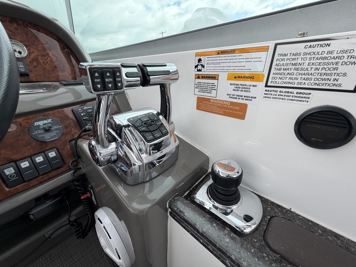 2013 Rinker 360 Express Cruiser - Image 32