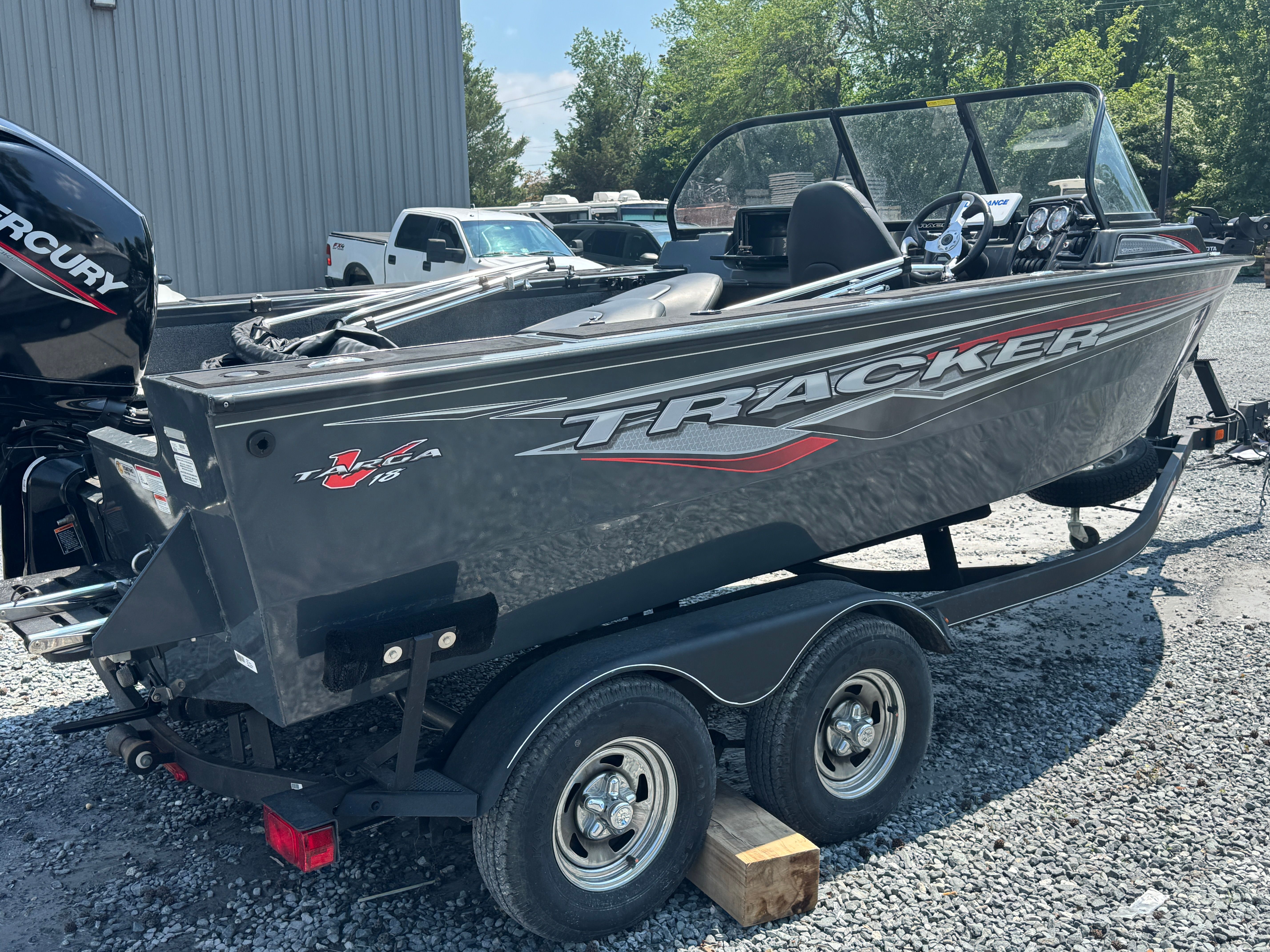 2021 TRACKER TARGA V18 - Image 3