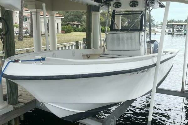 1992 Mako 221 CC