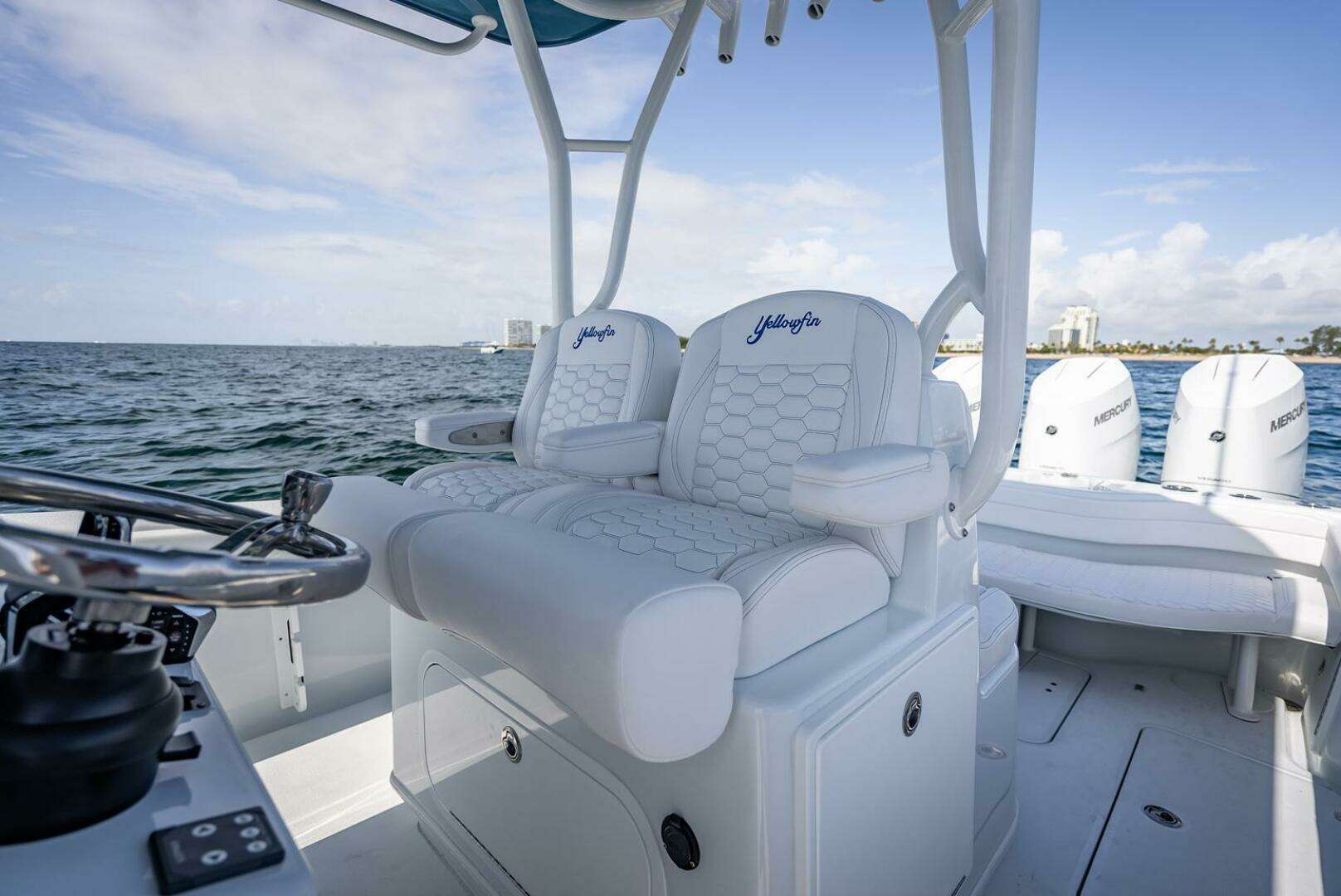 2025 Yellowfin 34 Offshore - Image 16