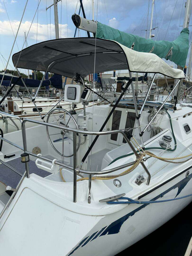 1989 Hunter 33.5 - Image 15