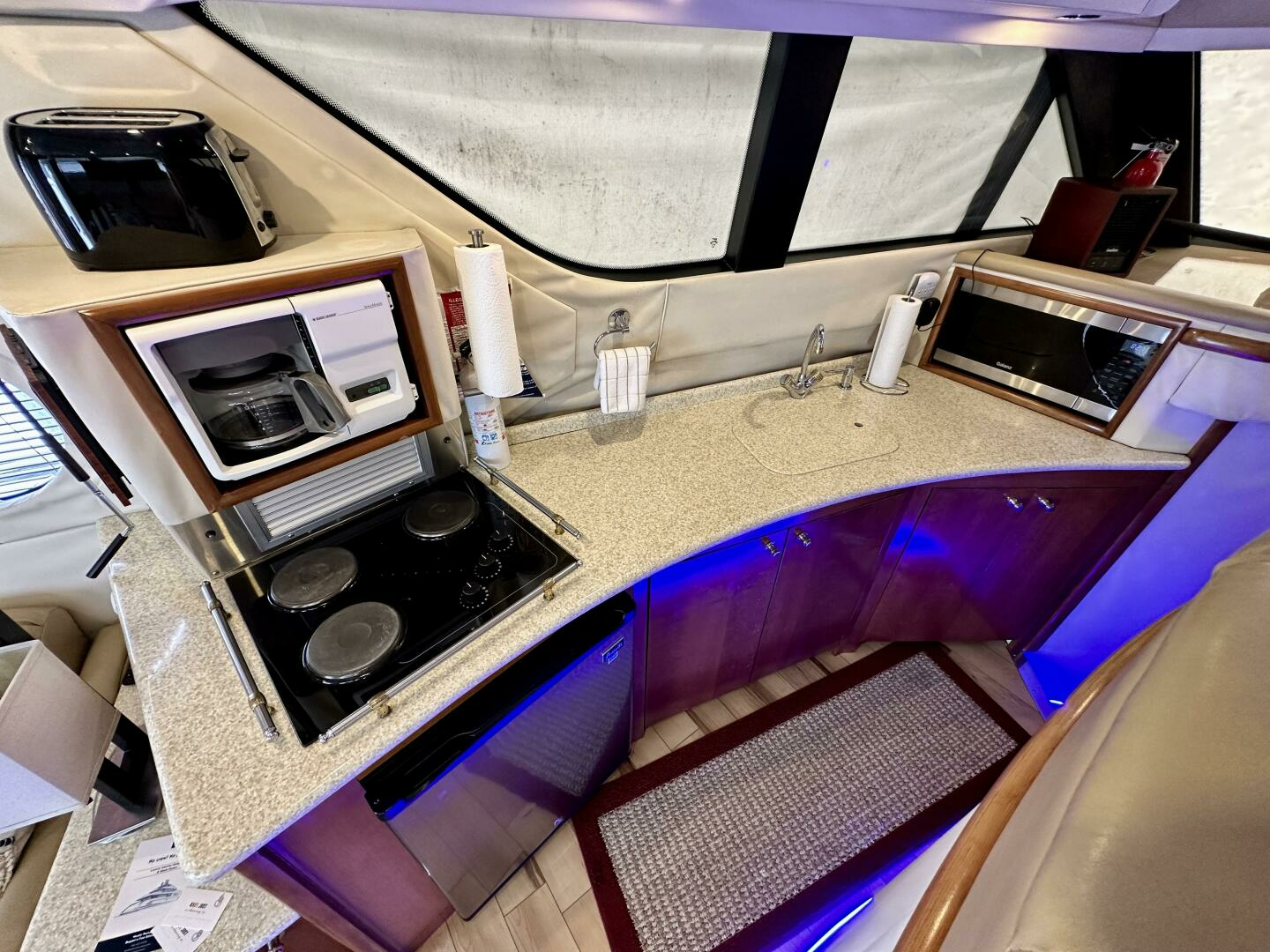 1999 Carver 450 Pilothouse - Image 34