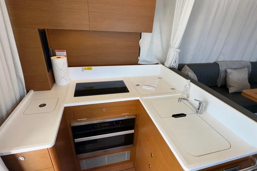 2021 Beneteau Swift Trawler 41 Fly - 11