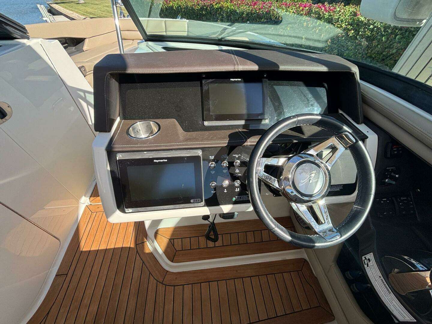 2016 Sea Ray 350 SLX - Image 16