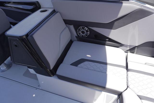 2025 Yamaha Boats 255XD - 14
