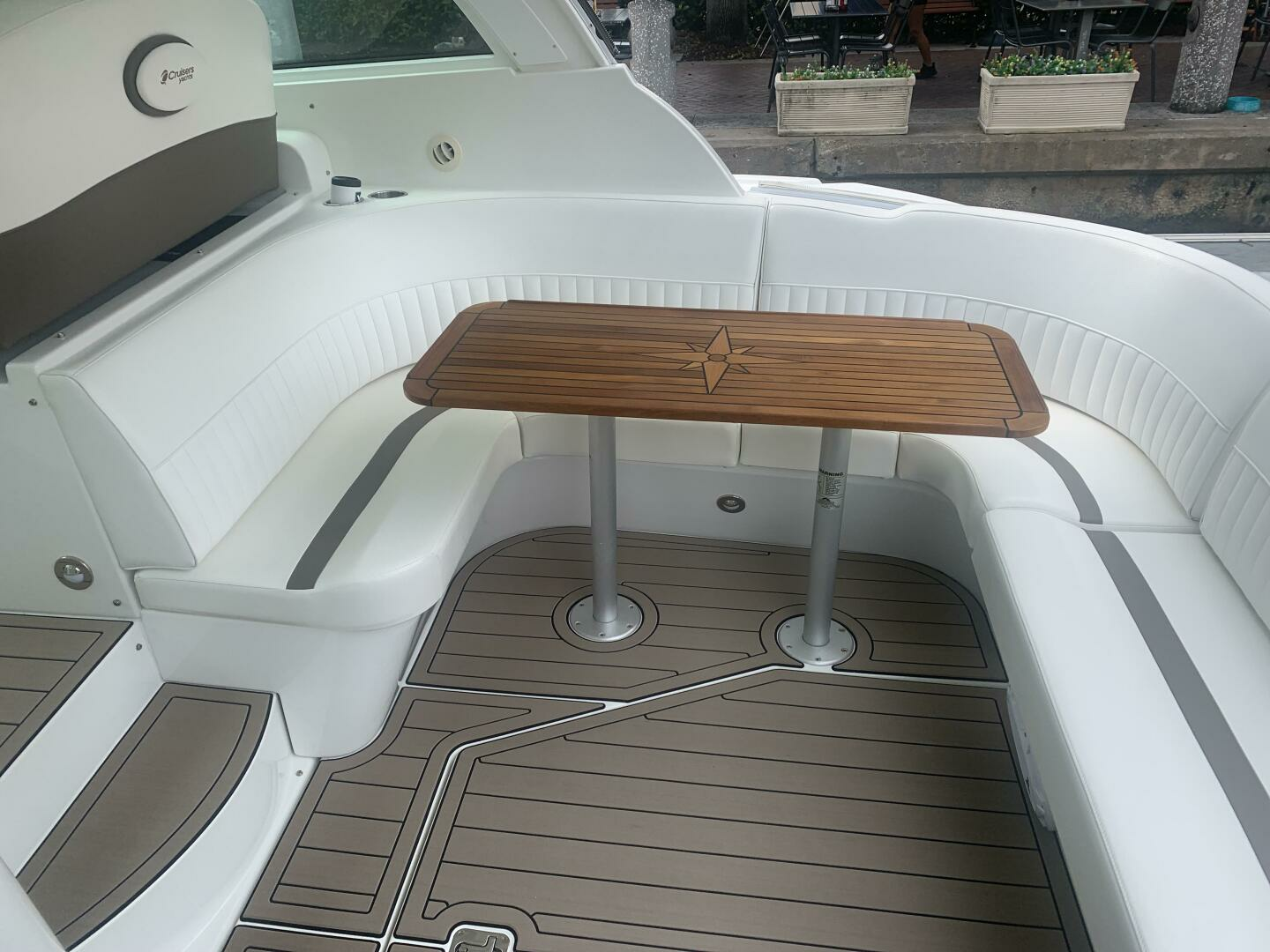 2011 Cruisers Yachts 420 Sports Coupe - Image 14