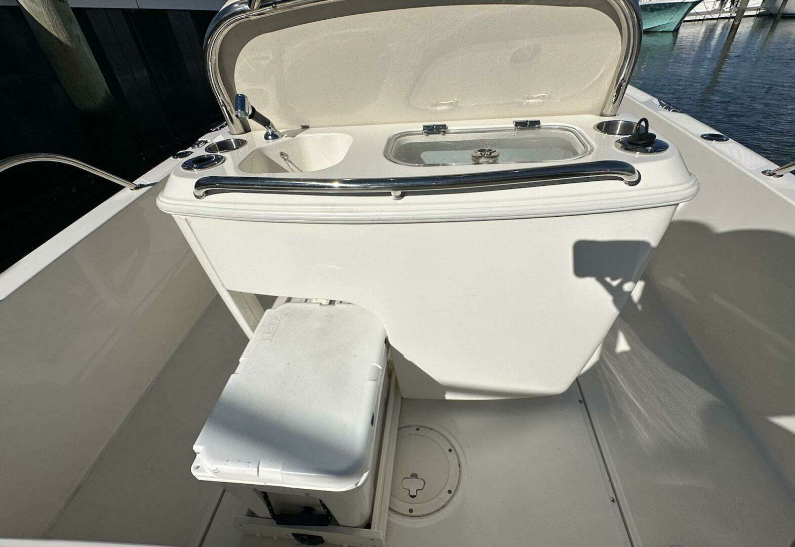 2022 Boston Whaler 270 Dauntless - Image 15
