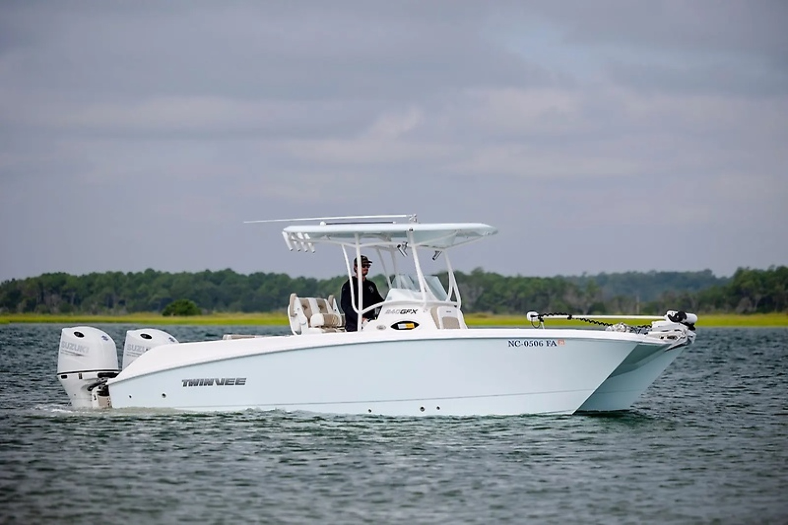 2023 Twin Vee 240 GFX - Image 3