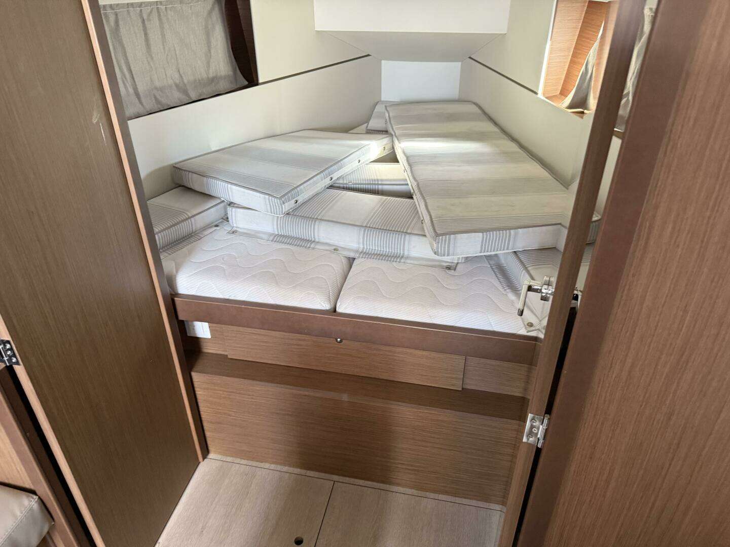 2021 Beneteau 35.1 - Image 12