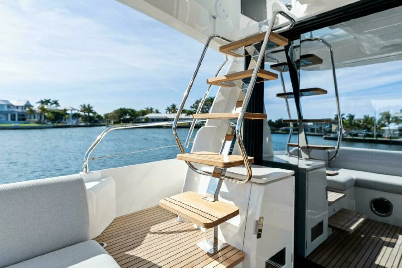 2020 Prestige 520 Flybridge - Image 7