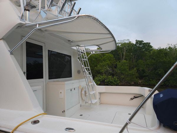 1995 Hatteras 39 Convertible - 5