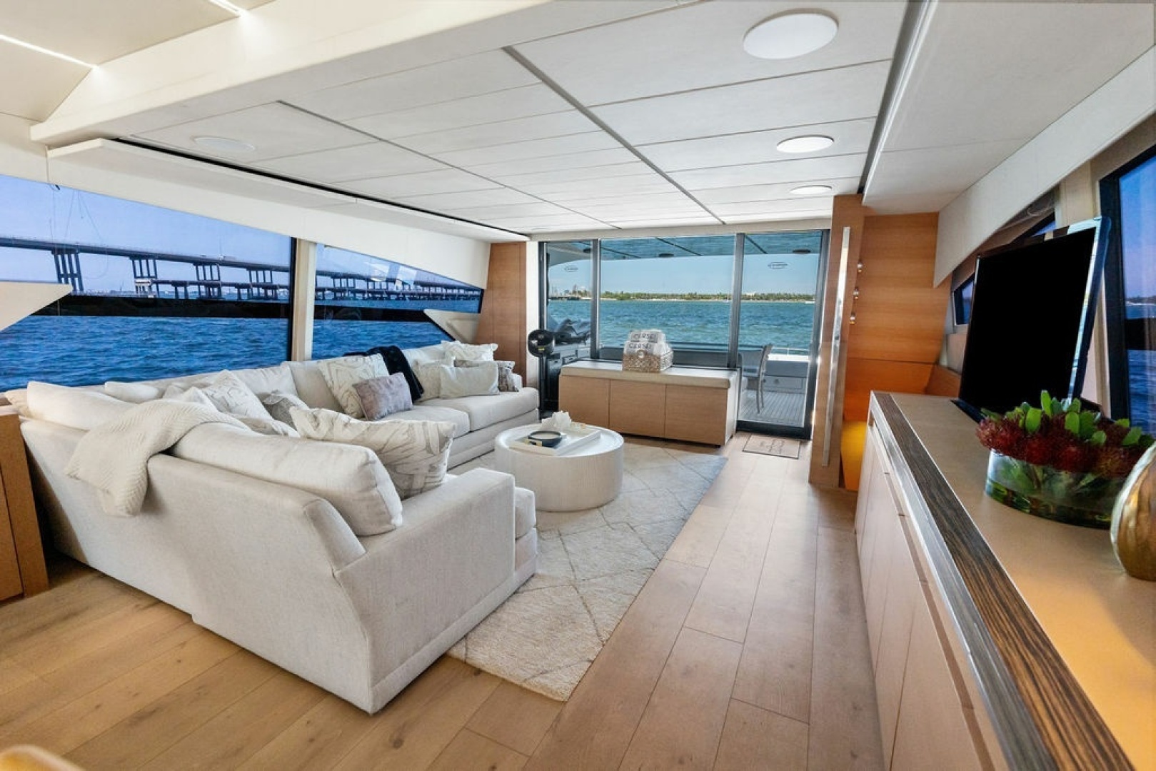 2012 Pershing 92 - Image 26