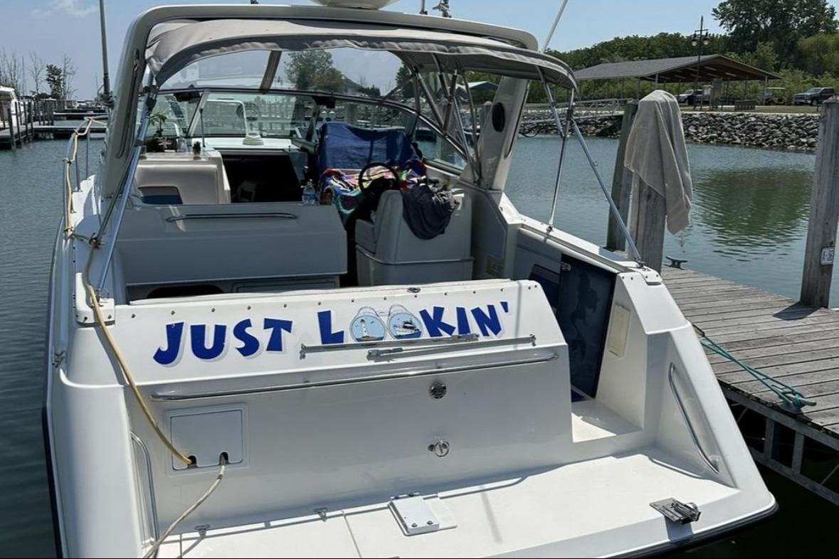 1992 Chaparral Signature 30 boat named "Just Lookin'" docked at a marina.