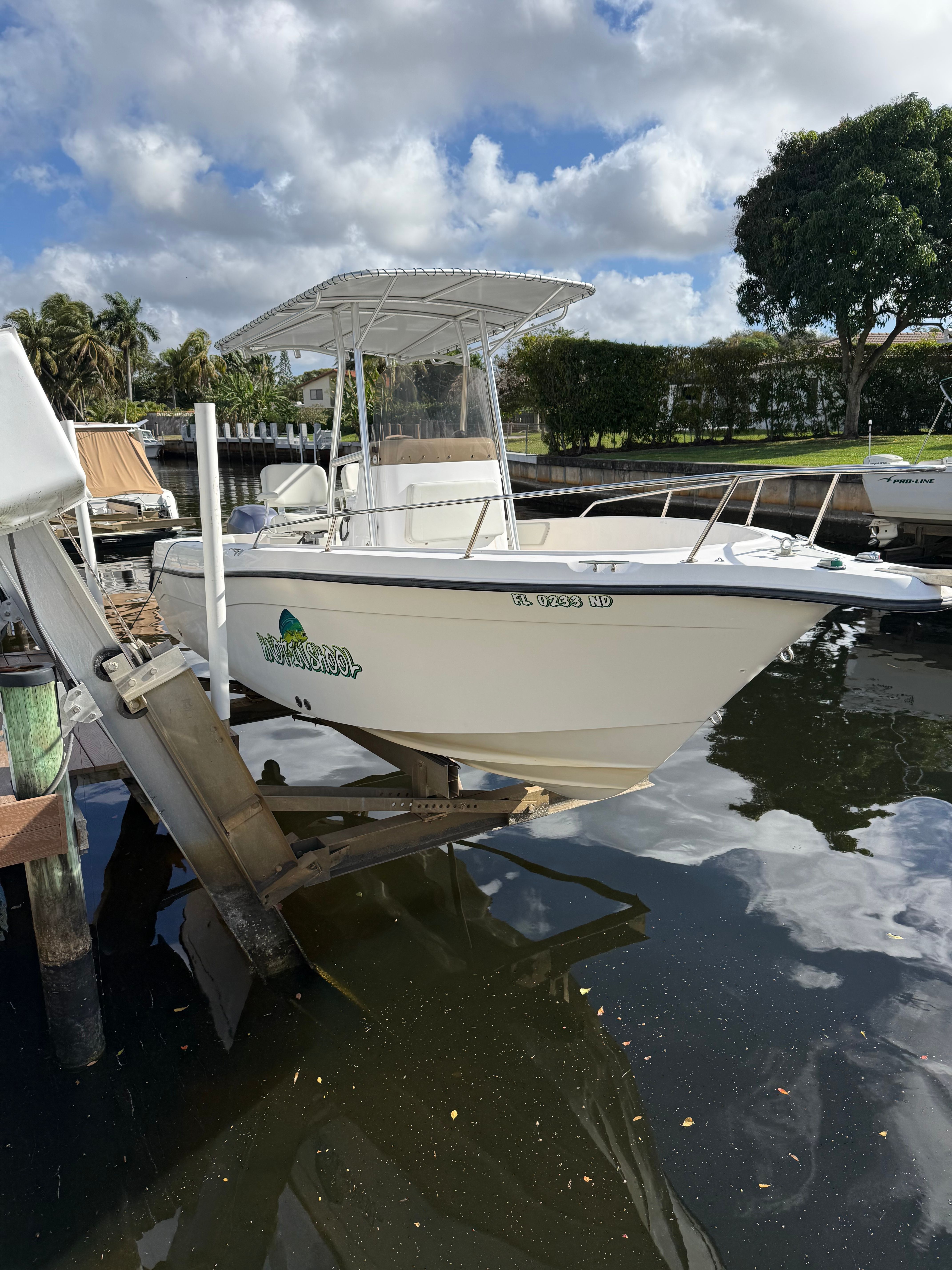 2006 Seaswirl Striper Center Console
