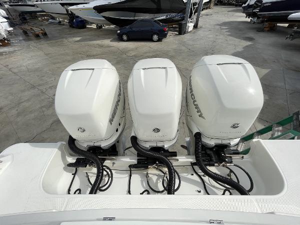 2018 Boston Whaler 380 Outrage - 44