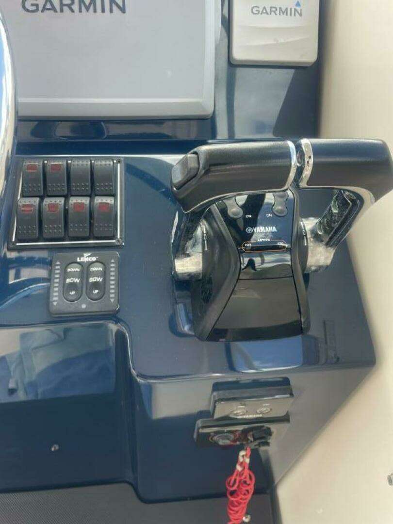 2014 Pursuit OS 315 - Image 26