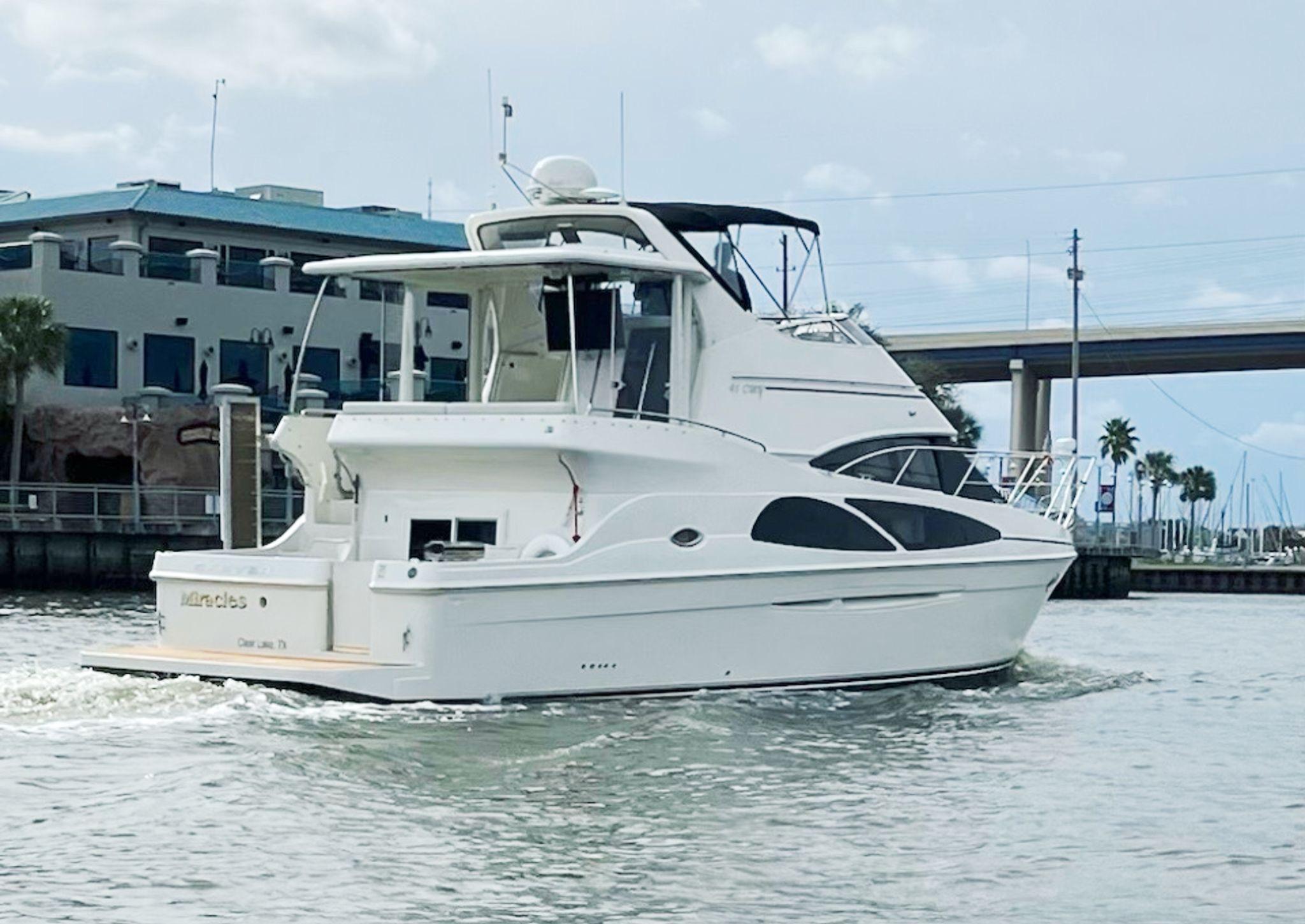2006 Carver 41 Cockpit Motor Yacht