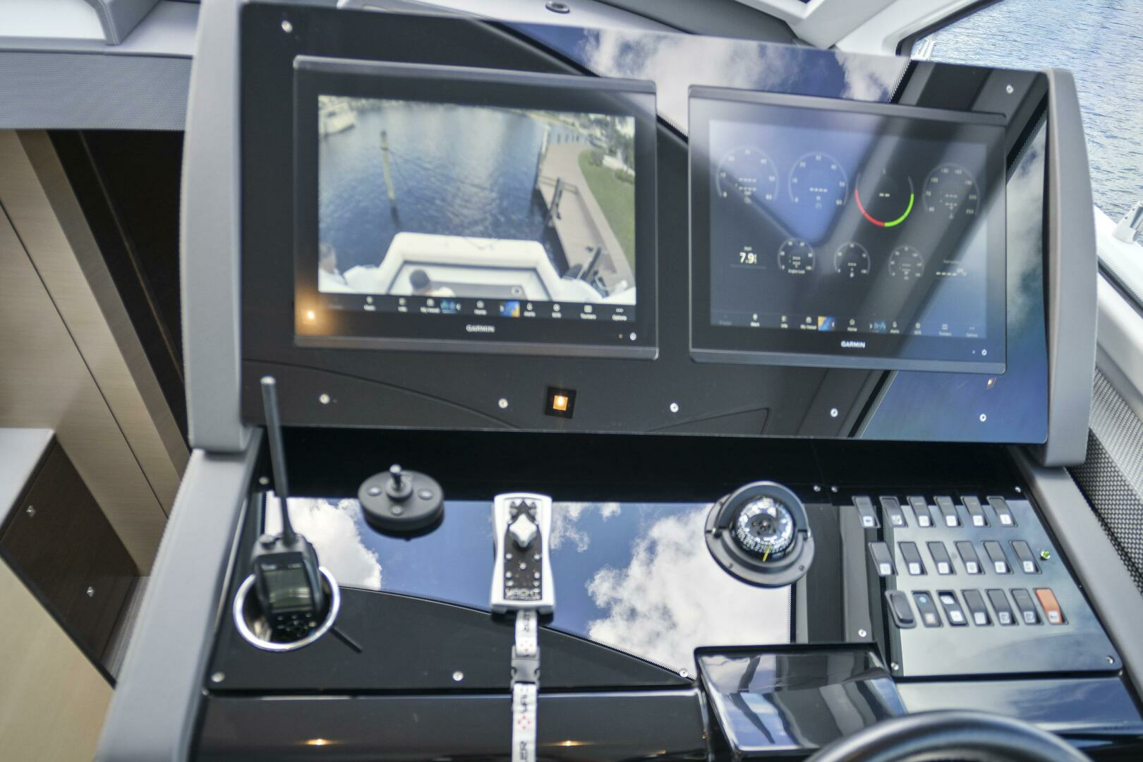 2019 Cruisers Yachts 54 Cantius - Image 29
