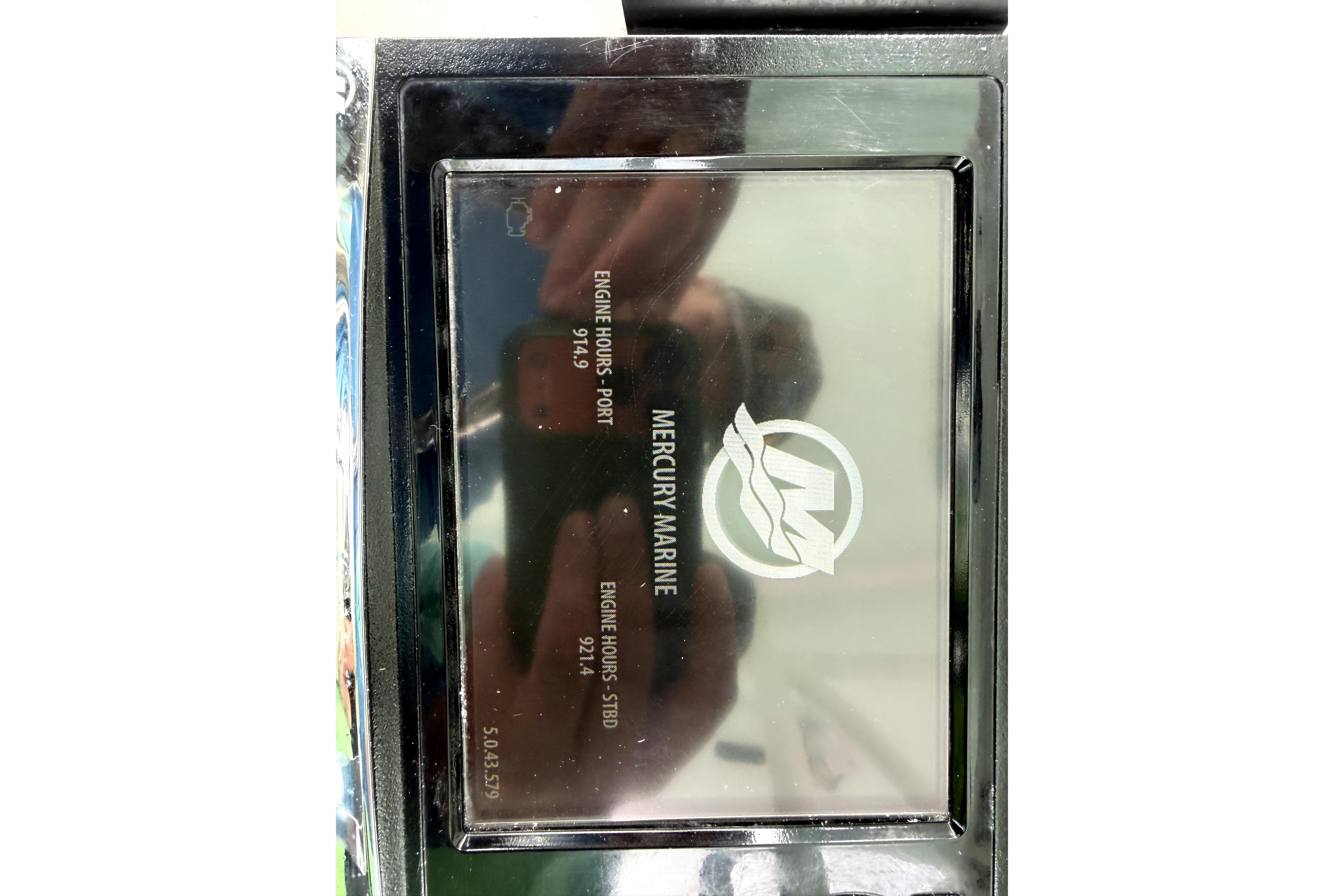 Display screen showing Mercury Marine engine hours for Contender 30 ST, 2019 model.