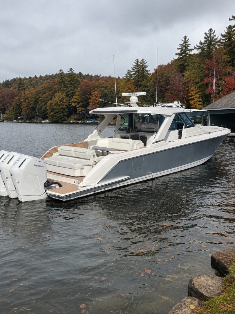 2023 Tiara Yachts 48 LS - Image 2