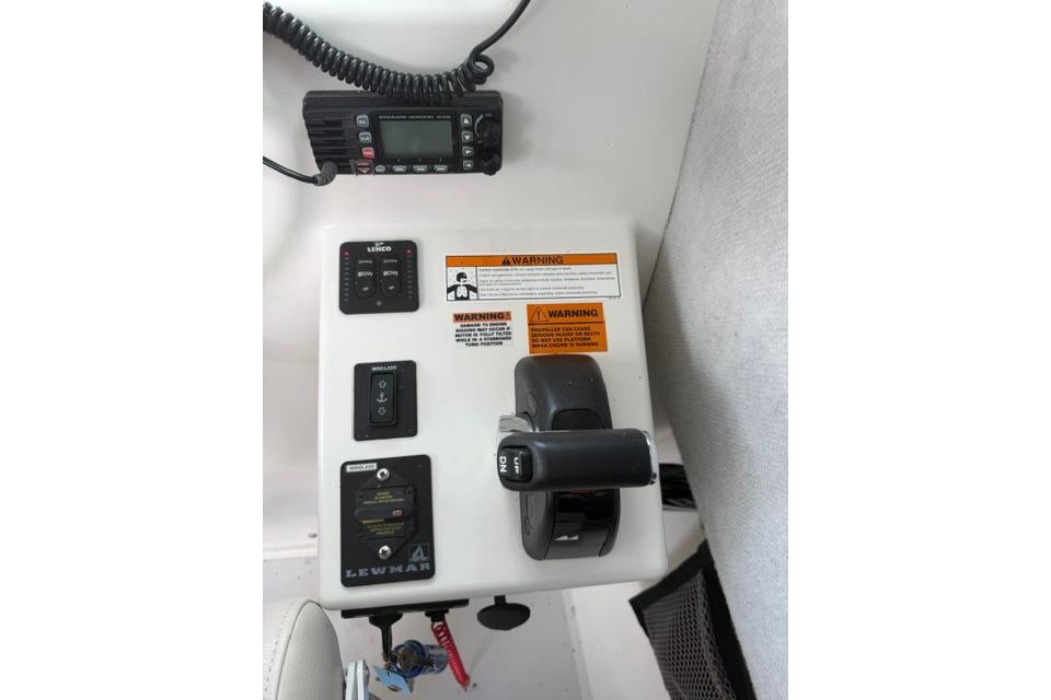 Control panel of a 2016 Parker 2520 Sport Cabin boat with throttle and radio.