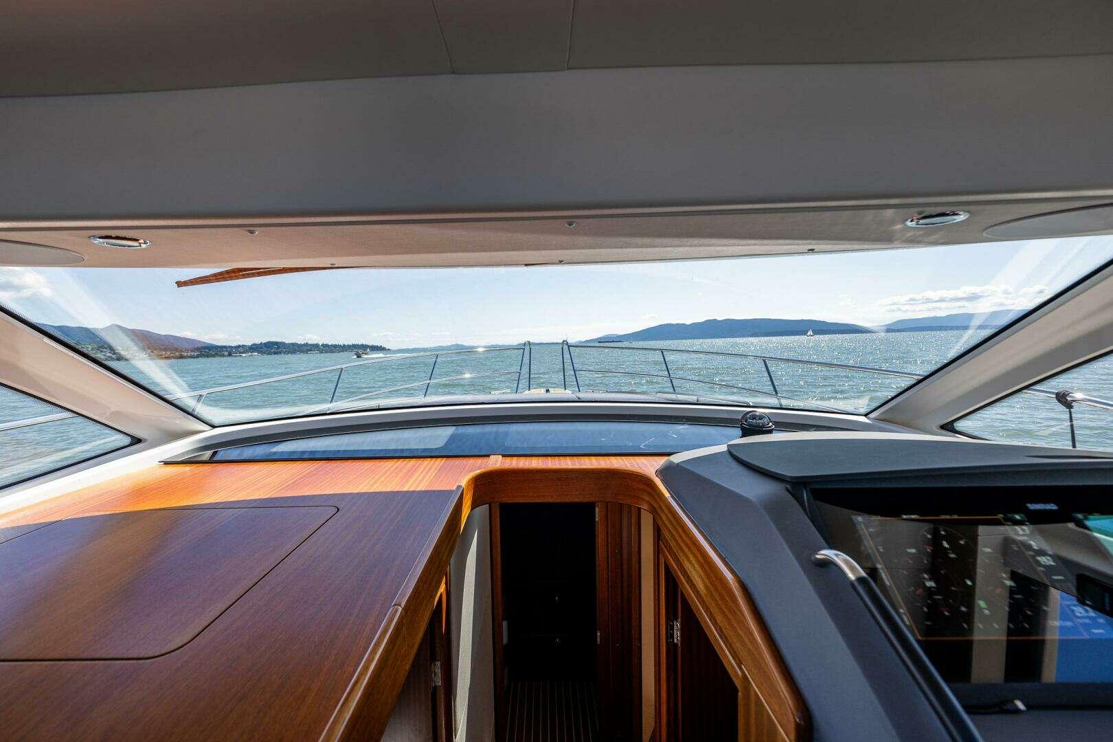 2021 Nimbus 405 Coupe - Image 28