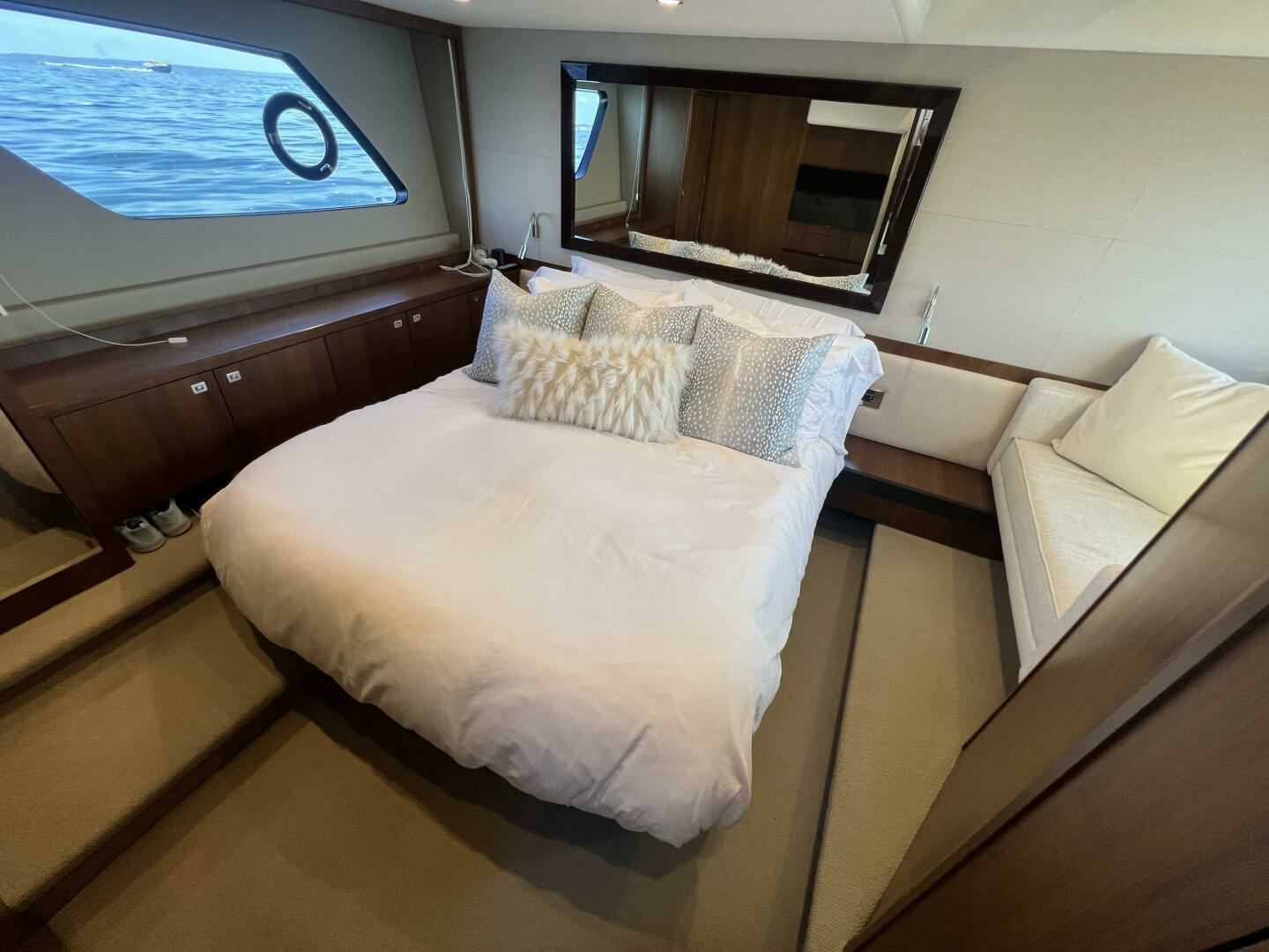 2015 Princess V52 - Image 23