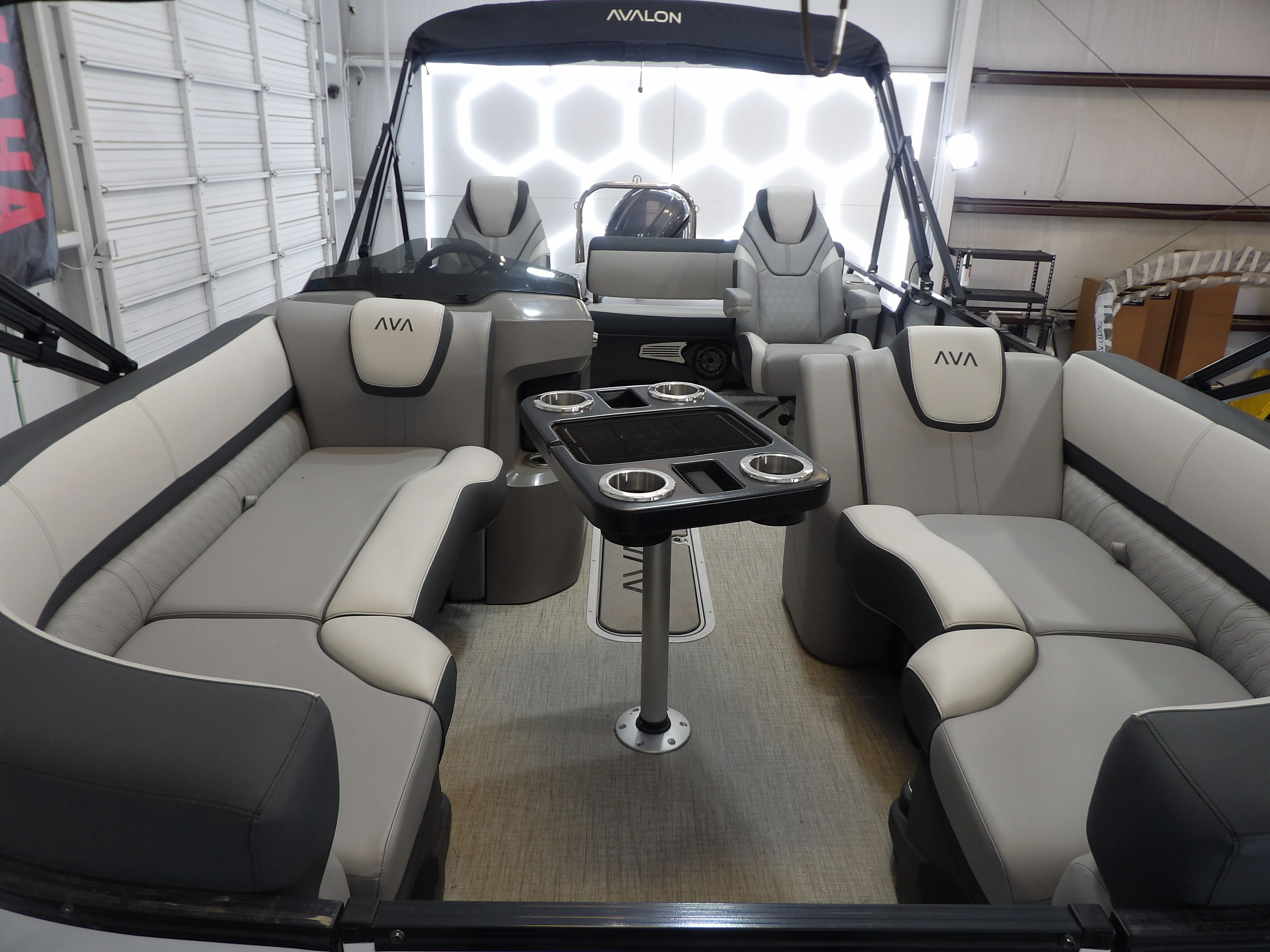 2025 Avalon LSZ Versatile Rear Bench - 23' - 16