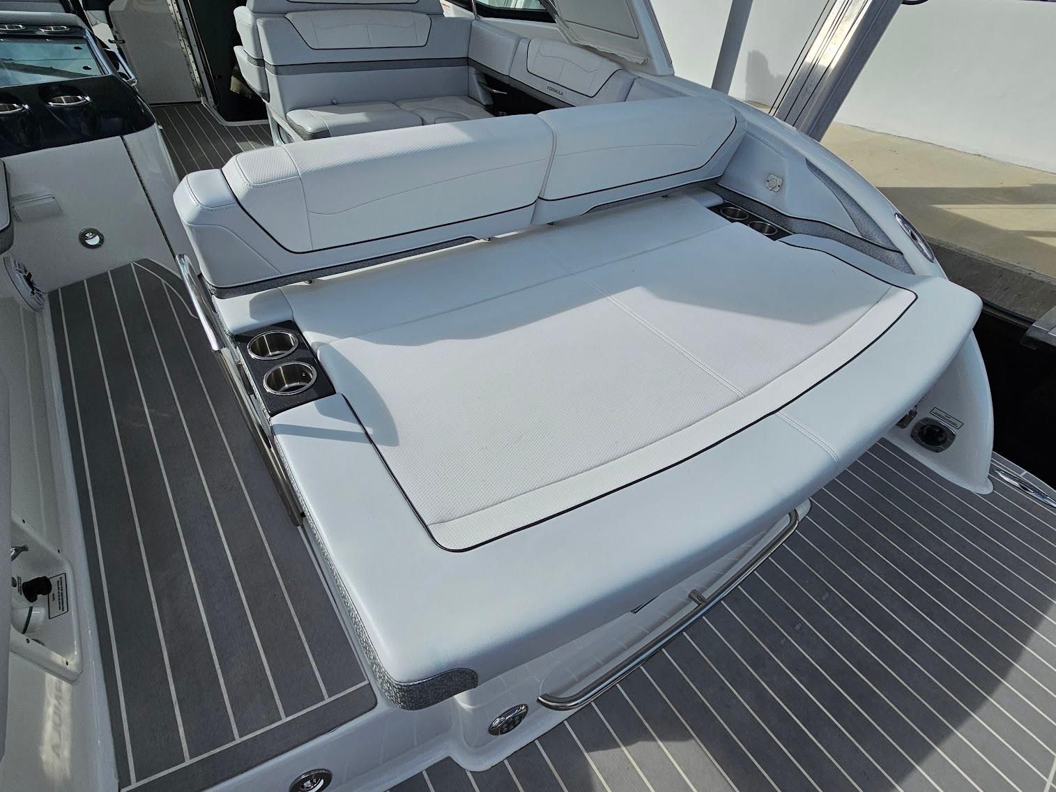 2023 Formula 350 Crossover Bowrider, spacious seating and sleek design.